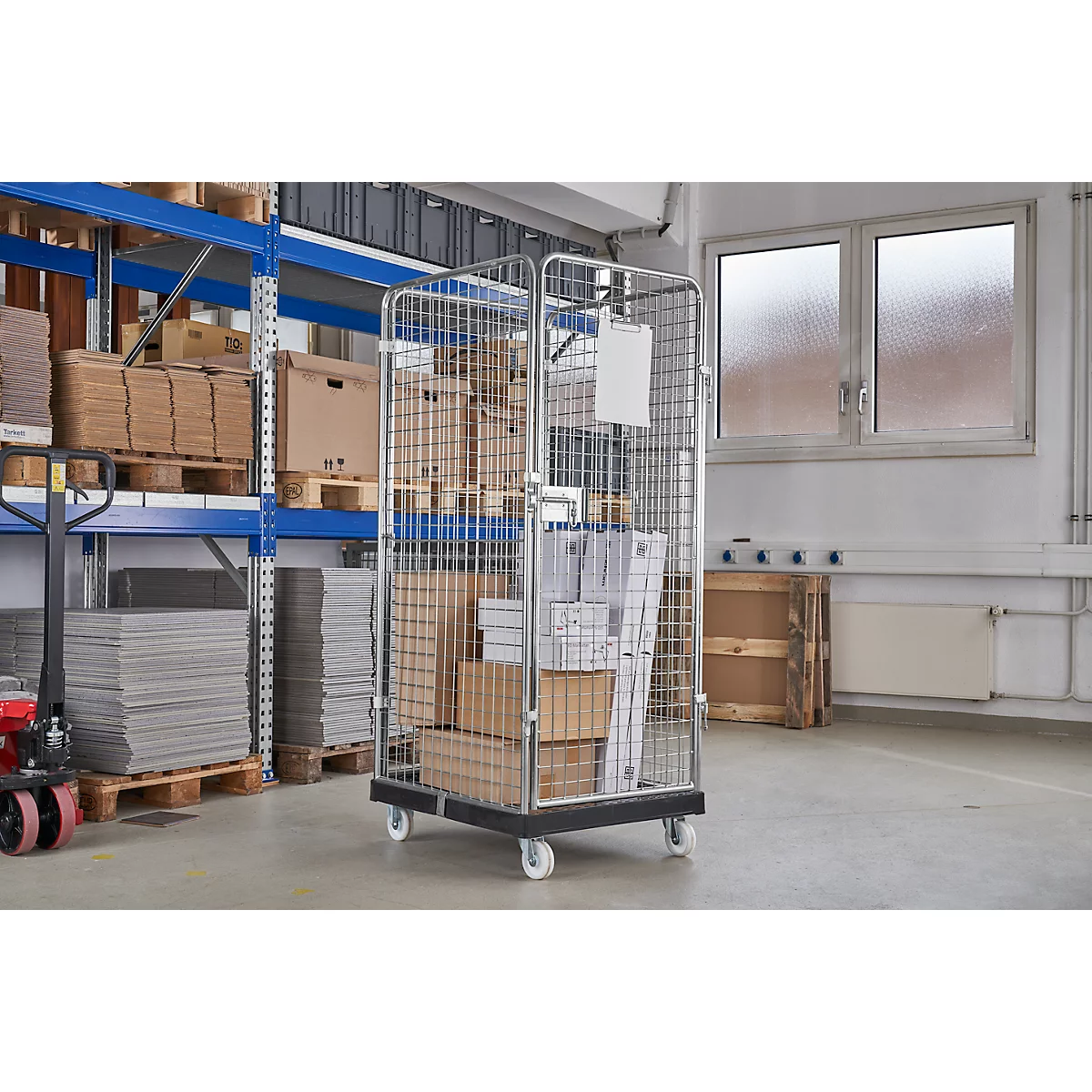 Schäfer Shop Select Rollbox ADB BASICline, 4 côtés, avec porte, sans étagère intermédiaire, jusqu'à 500 kg, roues pivotantes &amp; fixes, L 724 x l 815 x H 1800 mm, acier &amp; PEHD recyclé