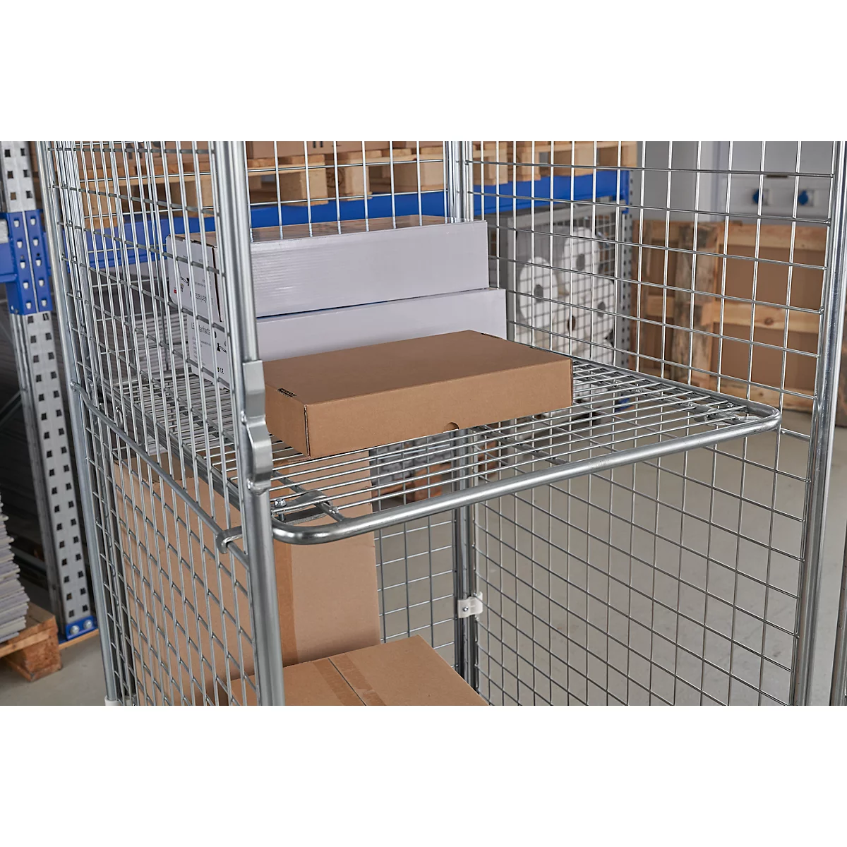 Schäfer Shop Select Rollbox ADB BASICline, 5 faces, avec porte &amp; 1 étagère fixe, jusqu'à 500 kg, roues pivotantes &amp; fixes, L 724 x l 815 x H 1810 mm, acier &amp; PEHD recyclé