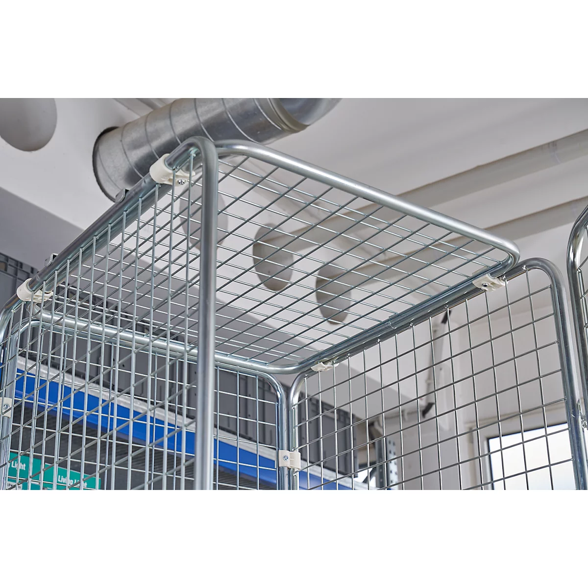 Schäfer Shop Select Rollbox ADB BASICline, 5 faces, avec porte &amp; 1 étagère fixe, jusqu'à 500 kg, roues pivotantes &amp; fixes, L 724 x l 815 x H 1810 mm, acier &amp; PEHD recyclé