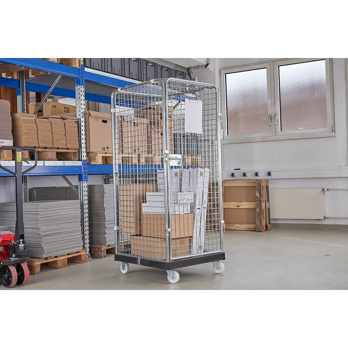 Schäfer Shop Select Rollbox ADB BASICline, 5 faces, avec porte, sans étagère intermédiaire, jusqu'à 500 kg, roues pivotantes &amp; fixes, L 724 x l 815 x H 1810 mm, acier &amp; PEHD recyclé