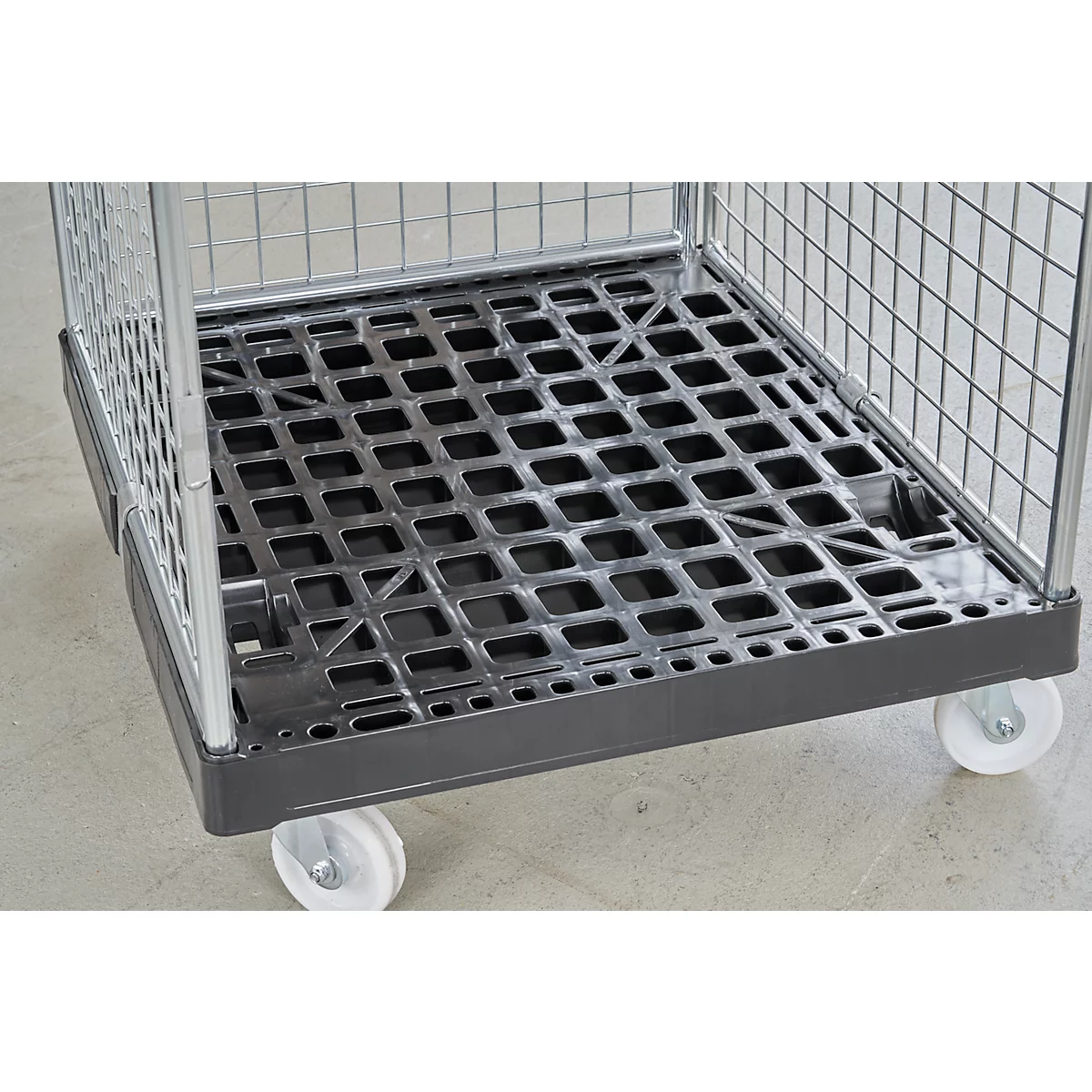 Schäfer Shop Select Rollbox ADB BASICline, 5 faces, avec porte, sans étagère intermédiaire, jusqu'à 500 kg, roues pivotantes &amp; fixes, L 724 x l 815 x H 1810 mm, acier &amp; PEHD recyclé