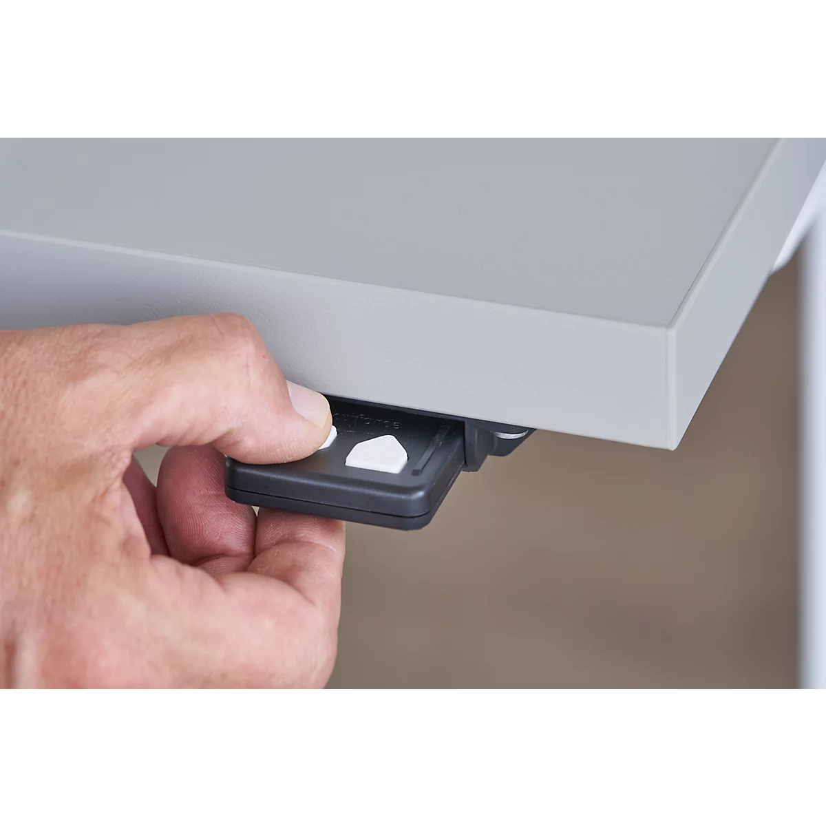 Schäfer Shop Select Schreibtisch, elektrisch höhenverstellbar, Rechteck, C-Fuß, B 1600 x T 800 x H 725-1185 mm, graphit/weiß