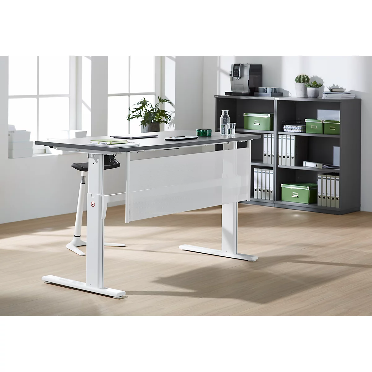 Schäfer Shop Select Schreibtisch, elektrisch höhenverstellbar, Rechteck, C-Fuß, B 1600 x T 800 x H 725-1185 mm, graphit/weiß