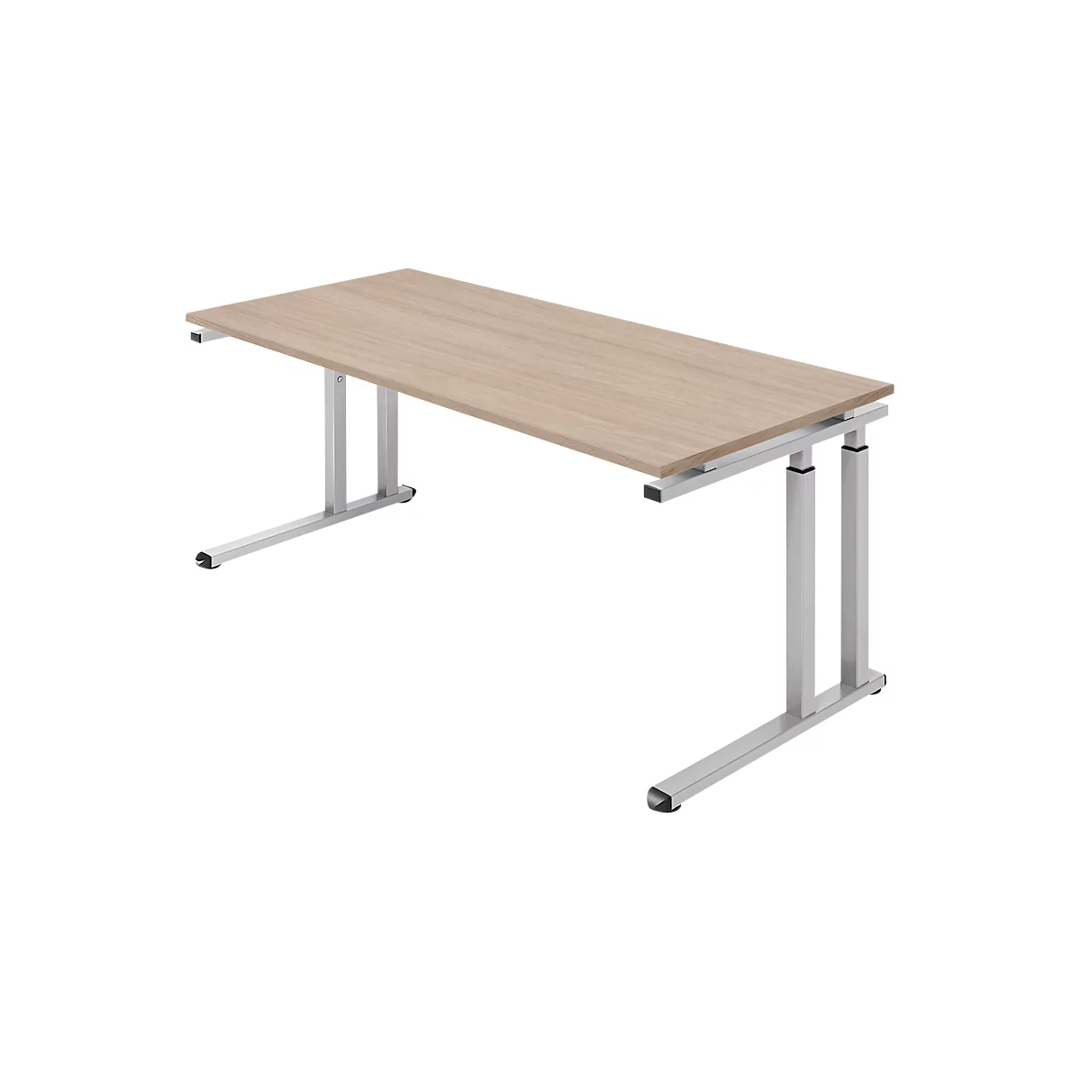 Hellbrauner Schreibtisch mit silbernen Beinen auf weißem Hintergrund.
