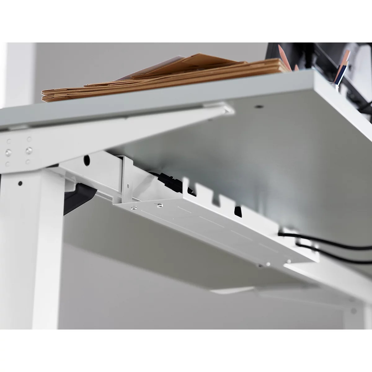 Schäfer Shop Select Schreibtisch Start Off, elektrisch höhenverstellbar, Rechteck, T-Fuß, B 1600 x T 800 x H 755-1255 mm, Eiche/weiß