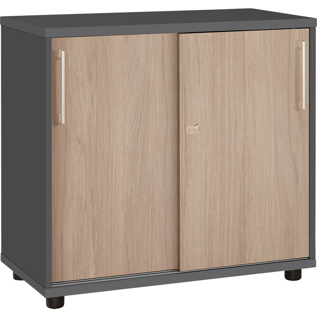Grijze kast met houten voorkant, schuifdeuren, twee handgrepen, sleutel en poten.