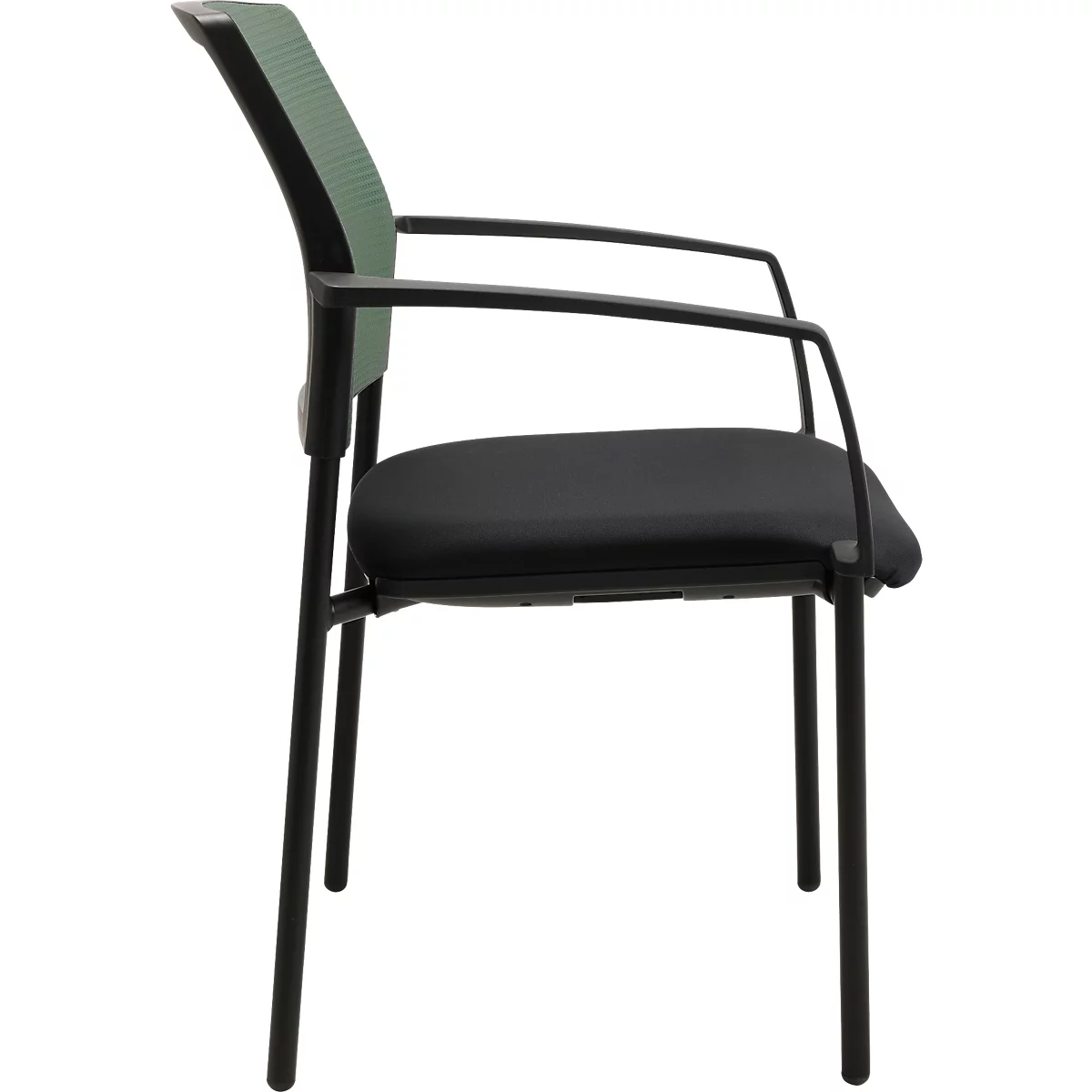 Chaise de bureau noire avec accoudoirs, dossier en maille verte et quatre pieds noirs.