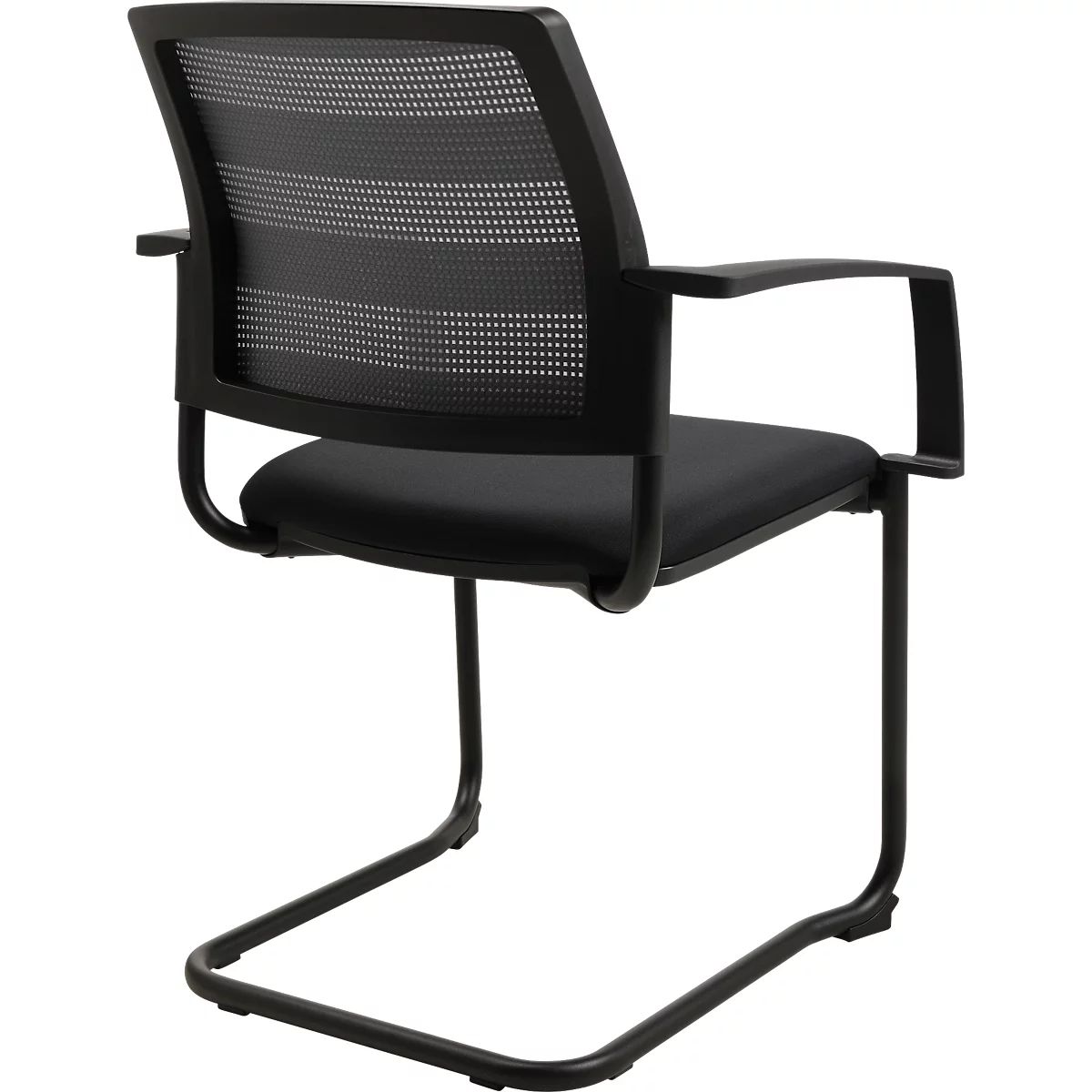 Chaise de bureau noire avec dossier en filet, accoudoirs et piètement luge.