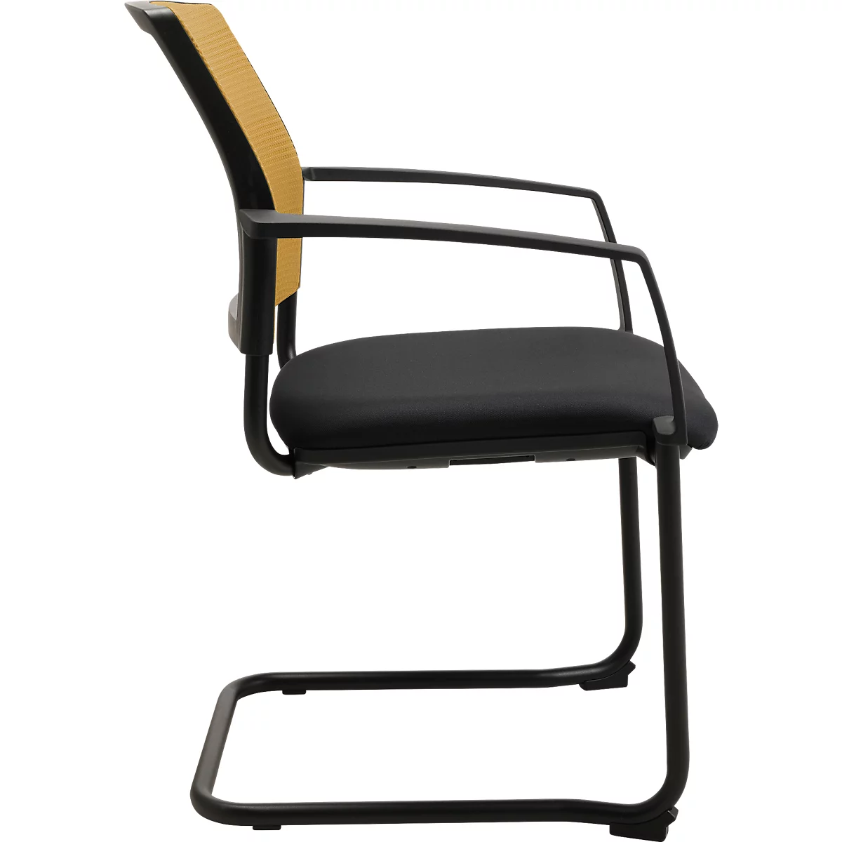 Chaise de bureau cantilever noire avec dossier en maille jaune, assise noire et accoudoirs noirs.