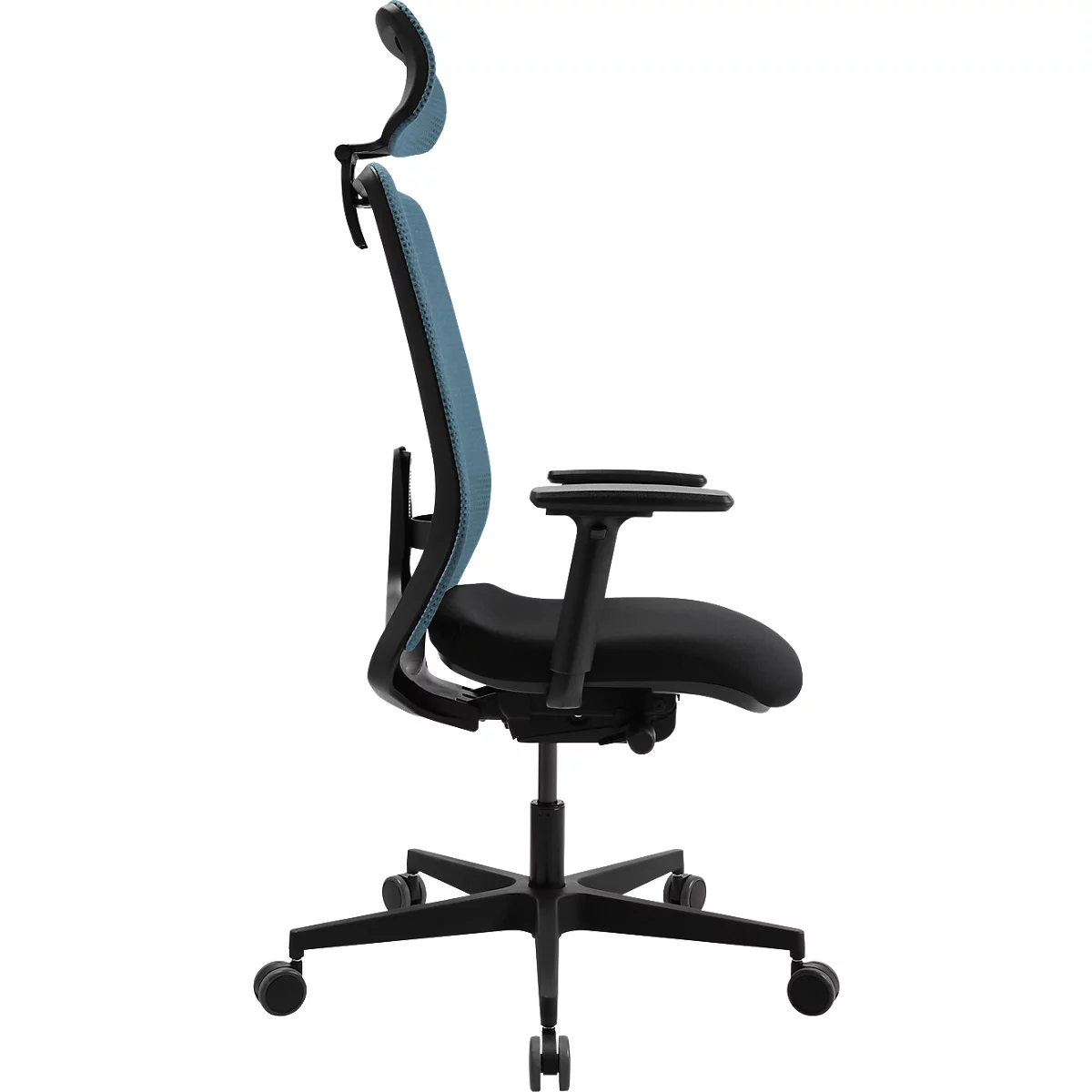 Bürostuhl mit blauem Netzrücken, schwarzer Sitzfläche und Rollen.