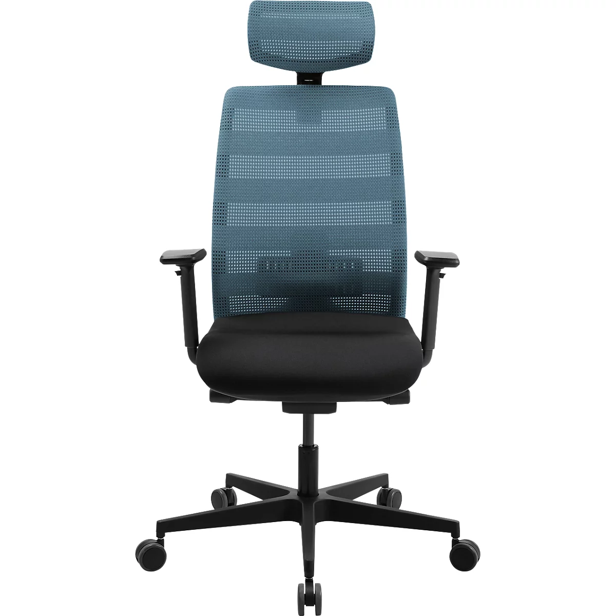 Chaise de bureau avec dossier en maille bleue et assise noire. Accoudoirs et cadre noirs. Roulettes.