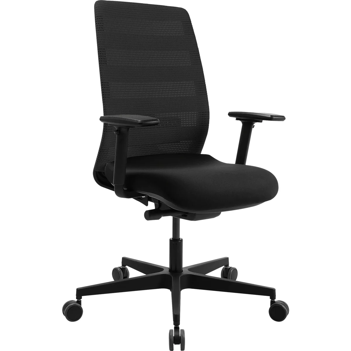 Chaise de bureau noire avec dossier en maille, accoudoirs et roulettes. La chaise est sur un fond clair.