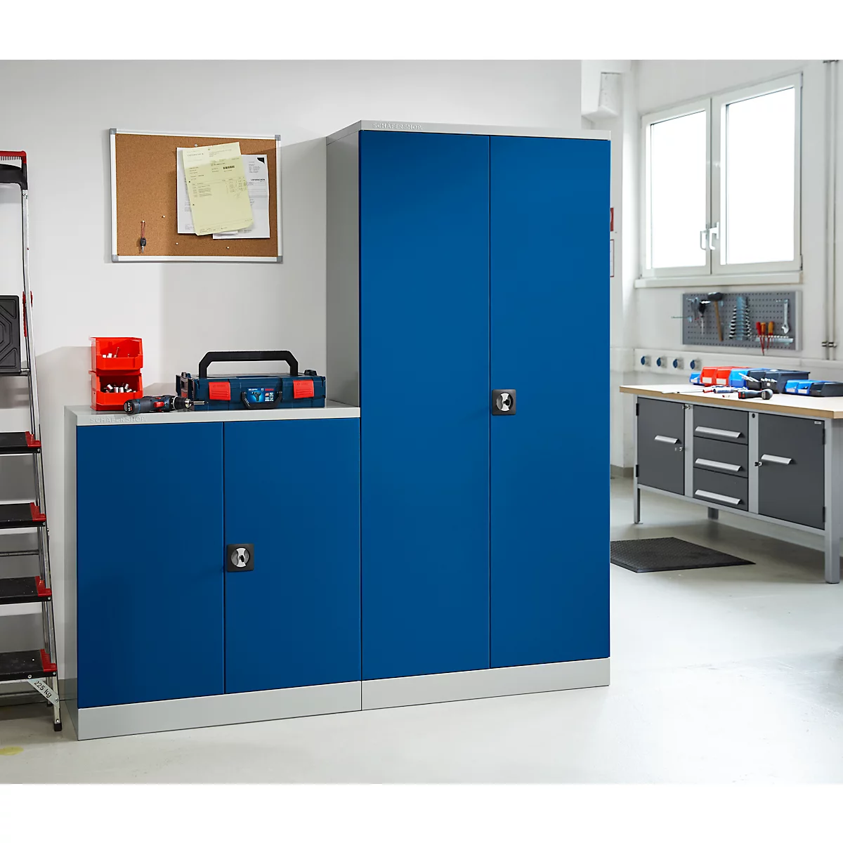Schäfer Shop Select stalen kast, 2 OH, 2 in hoogte verstelbare legborden, draaicilinderslot, B 916 x D 422 x H 1000 mm, lichtgrijs RAL 7035/enziaans blauw RAL 5010