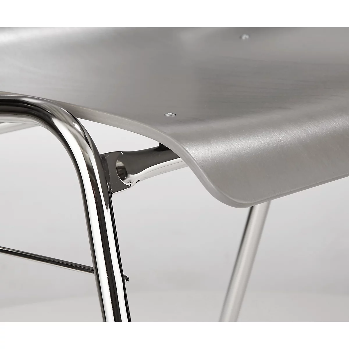 Schäfer Shop Select stapelstoel grijs, stapelbaar tot 10 stuks, bestand tegen desinfecterende middelen, zonder stoffen bekleding, B 430 x D 410 x H 450 mm, hout &amp; staal