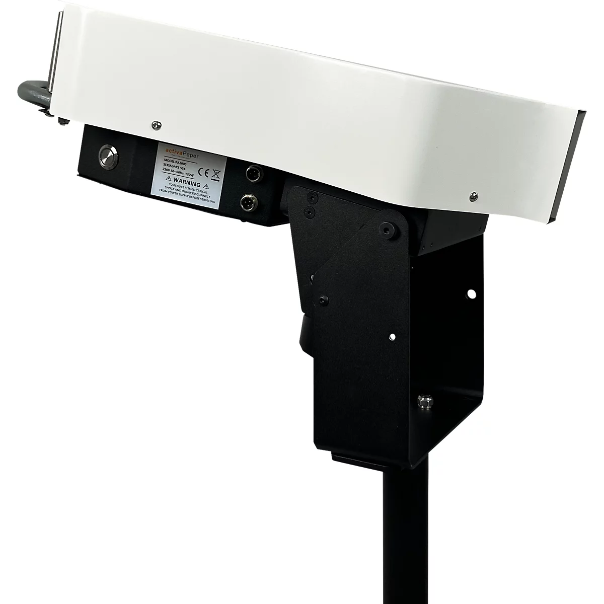 Caméra blanche et noire sur support, légèrement inclinée. Il y a une étiquette sur la caméra.