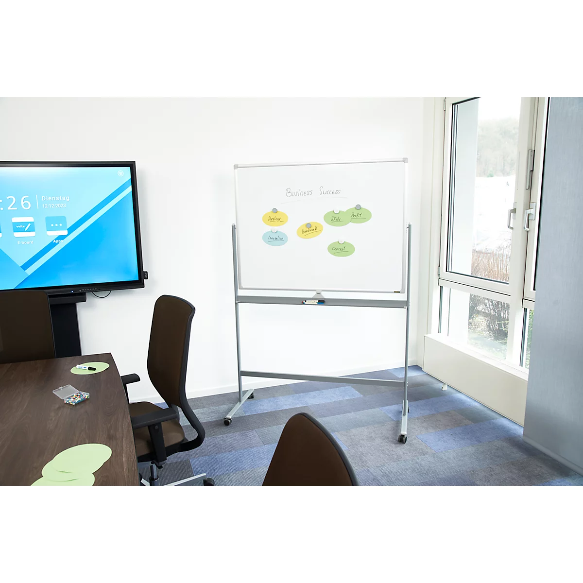 Schäfer Shop Select Tableau blanc mobile, avec tableau pivotant, avec 4 roues directionnelles, 900 x 1200 mm