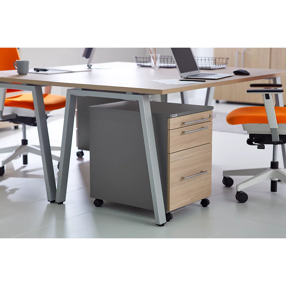 Schäfer Shop Select Verrijdbaar ladeblok Start Off 126, materiaallade en hangmappen lade, afsluitbaar, B 432 x D 580 x H 595 mm, grafiet/eiken