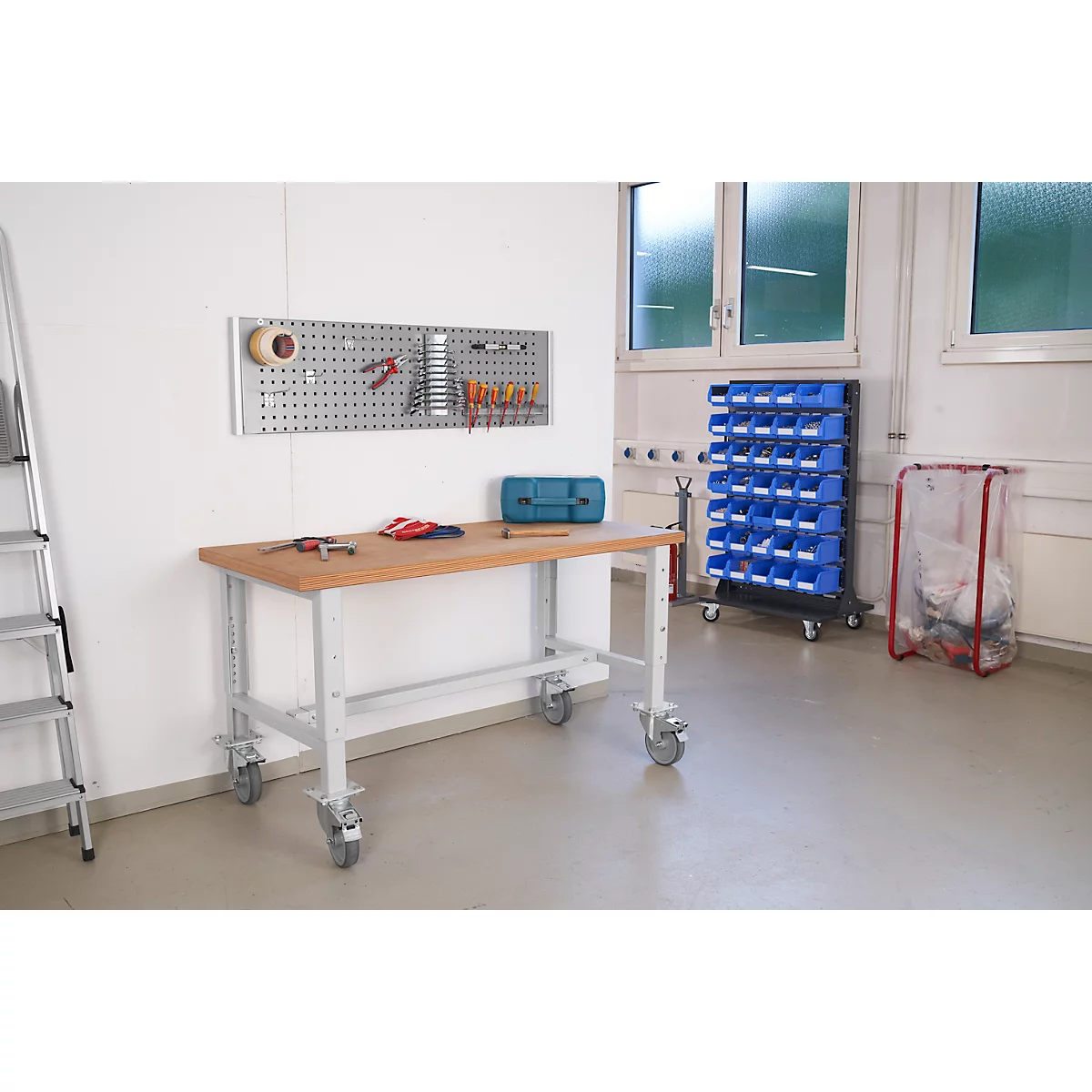Schäfer Shop Select Werkbank, verrijdbaar, B 1500 x D 700 x H 676-888 mm, in hoogte verstelbaar, lichtgrijs