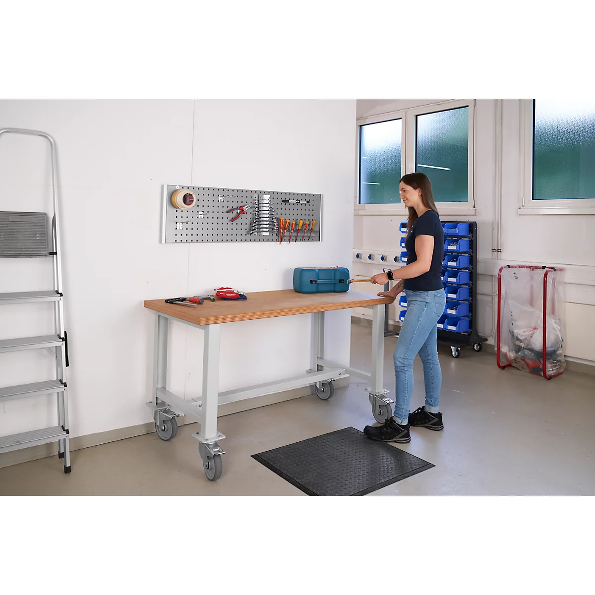 Schäfer Shop Select Werkbank, verrijdbaar, B 1500 x D 700 x H 835 mm, lichtgrijs
