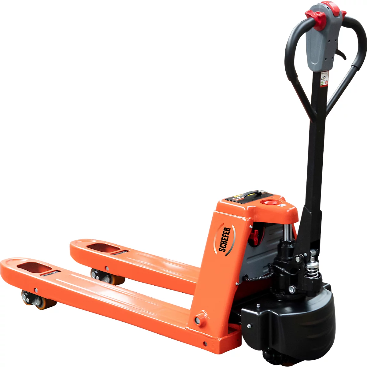 Orangener elektrischer Gabelstapler vor weißem Hintergrund. Der Name 'Schefer' ist auf der Seite zu sehen.