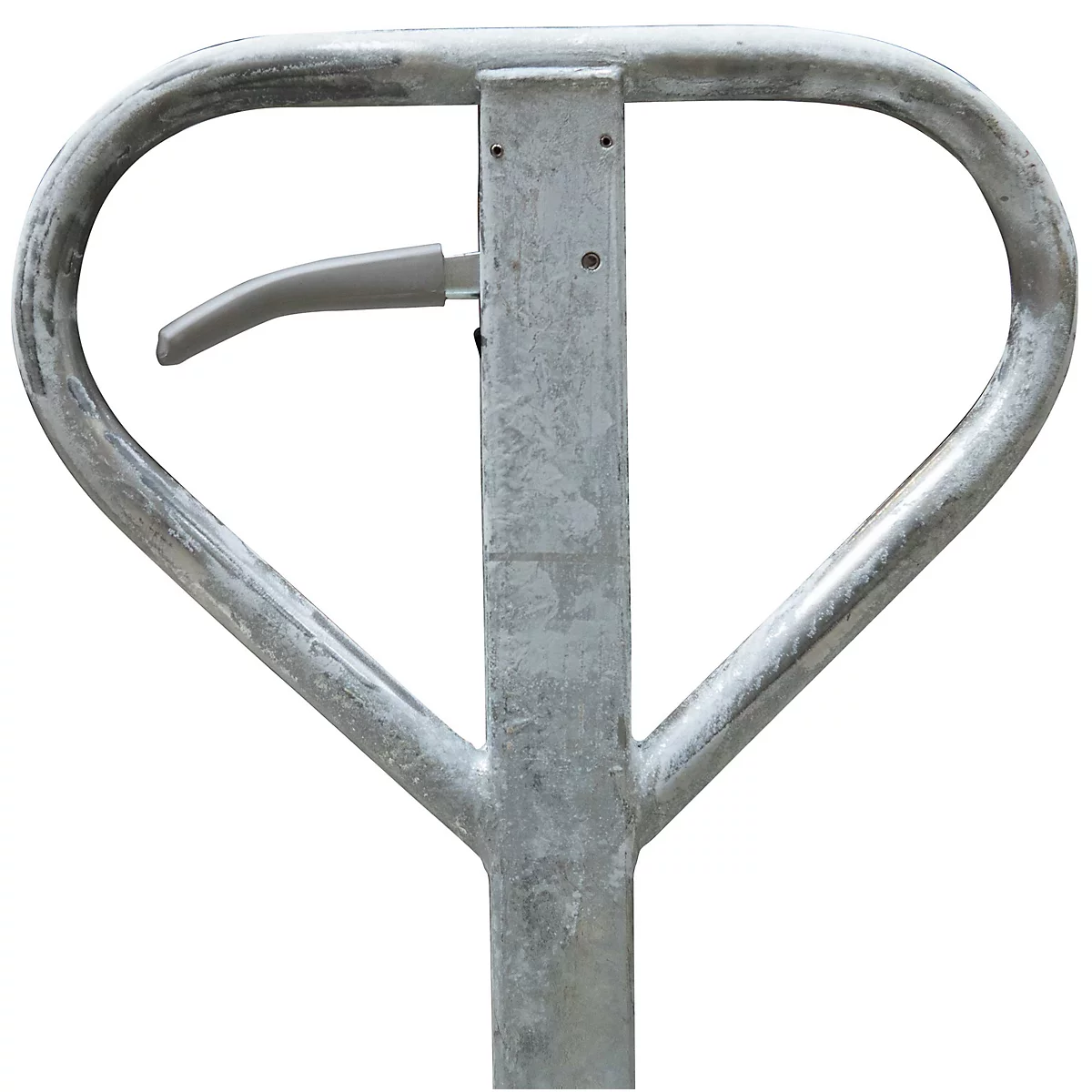 Der silberne, metallische Griff eines Hubwagens mit einem integrierten Bedienhebel.