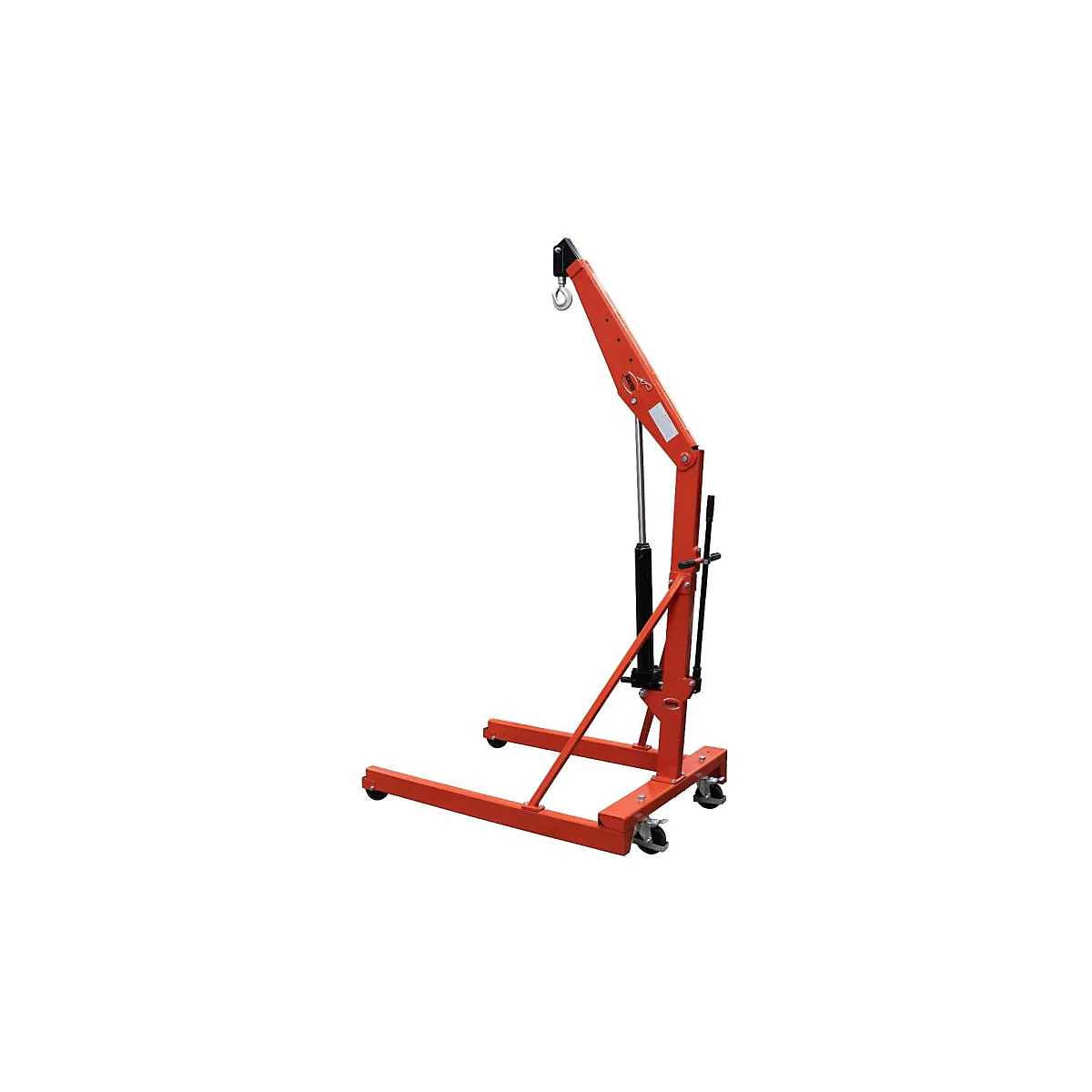 Ein mobiler, orangefarbener Werkstattkran mit Hydraulikzylinder und Hebehaken auf Rollen vor weißem Hintergrund.