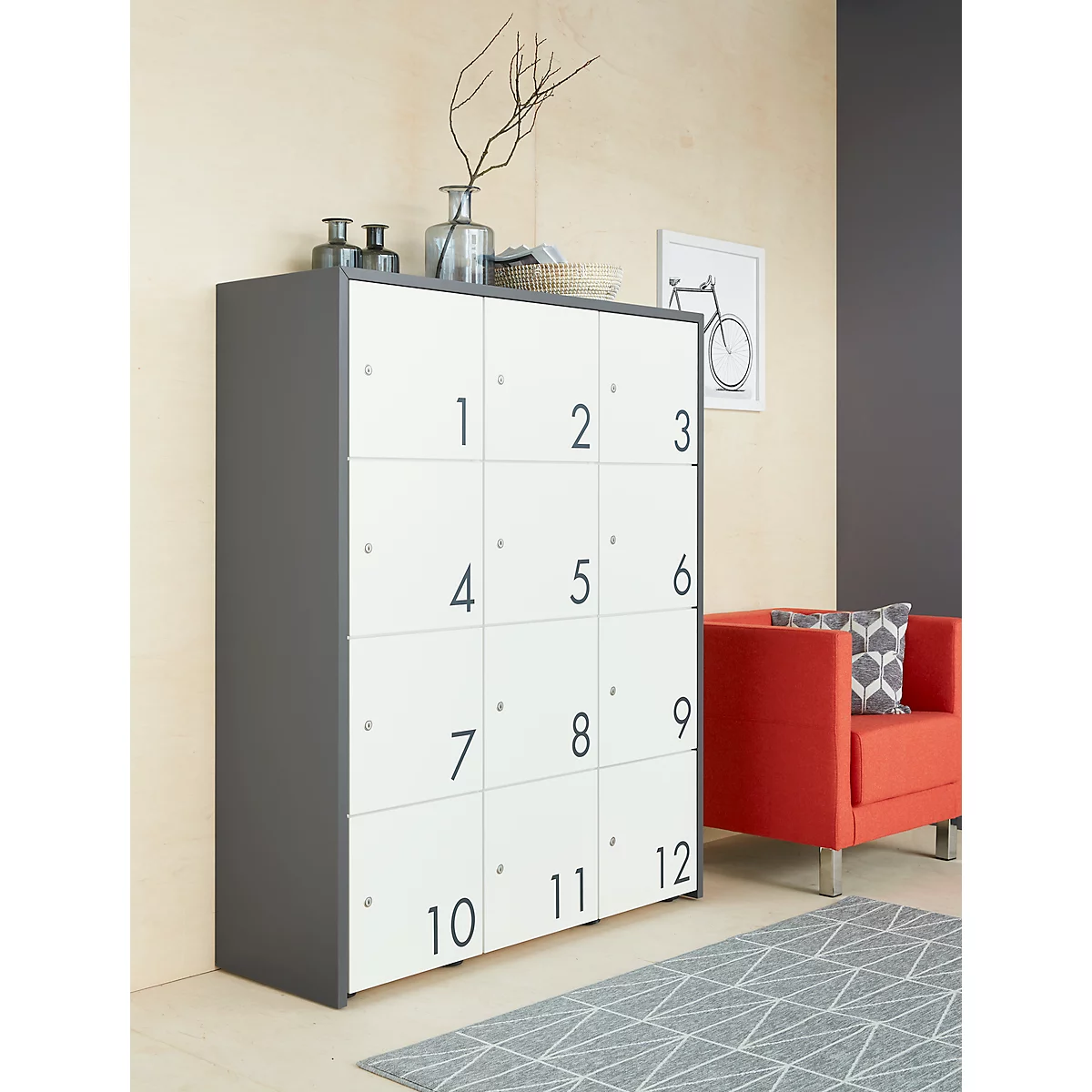 Schließfachschrank, B 1250 x T 430 x H 1548 mm, 12 abschließbare Fächer mit Zahlen, weiß/basaltgrau
