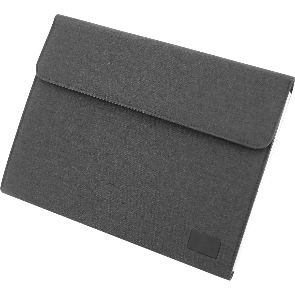 Dunkelgraue Tablet-Hülle mit Klappe, diagonaler Blickwinkel.