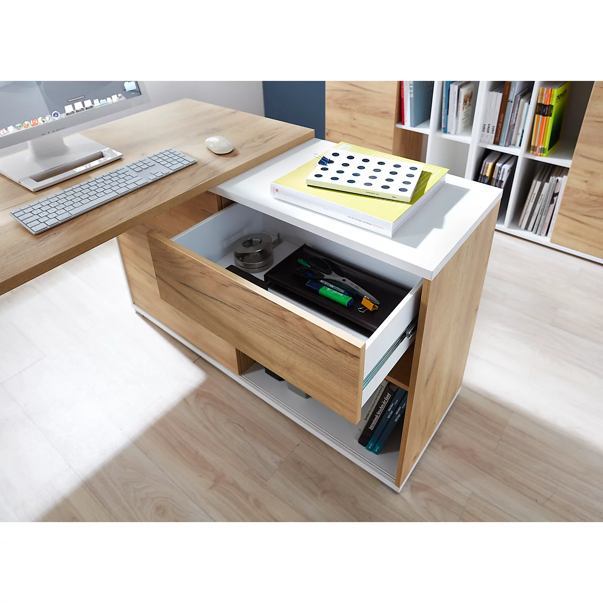 Schreibtisch mit Sideboard LIONI, Rechteck, Kufen, B 1200 x T 1170 x H 750 mm, Navarra Eiche Nachbildung/weiß