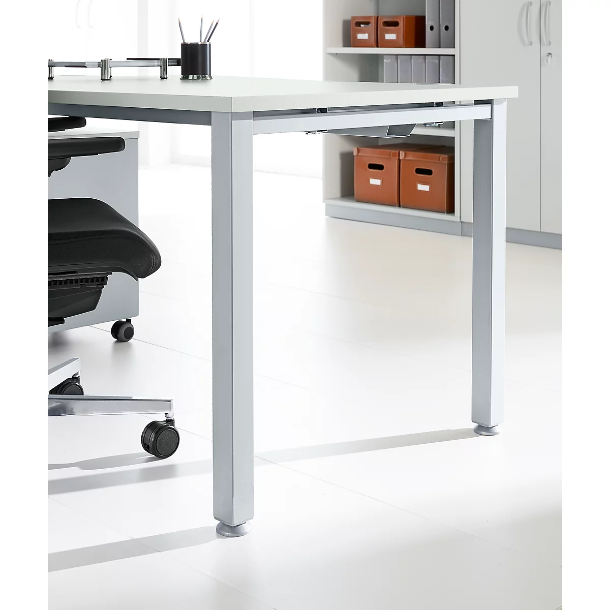 Schreibtisch MODENA FLEX, Rechteck, 4-Fuß Quadratrohr, B 1200 x T 800 x H 720-820 mm, lichtgrau/weißaluminium