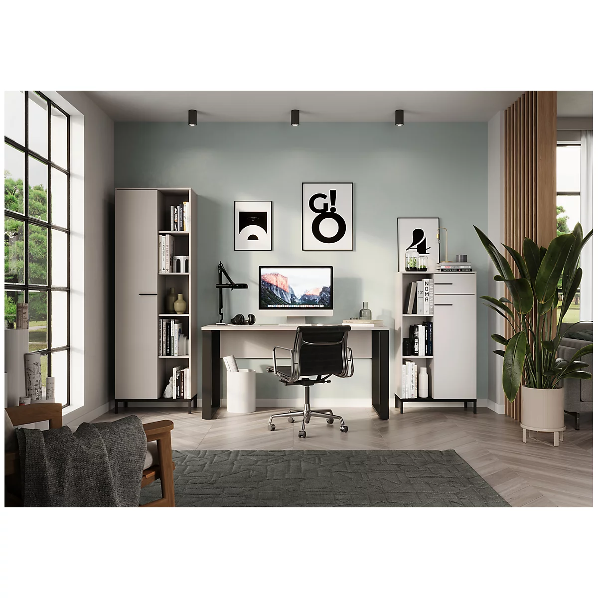 Ein modernes Homeoffice mit Schreibtisch, Bürostuhl, Regalen, Kunst an der Wand und einer Zimmerpflanze. Der Raum ist hell und minimalistisch eingerichtet.