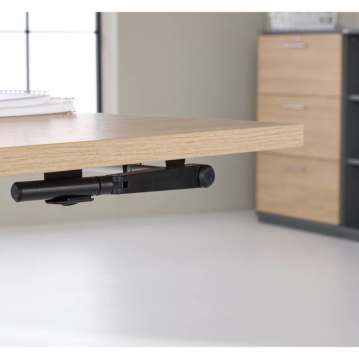 Schreibtisch Multiflex, manuell höhenverstellbar mit Kurbel, B 1600 x T 800 x H 700-1180 mm, Eiche/anthrazit