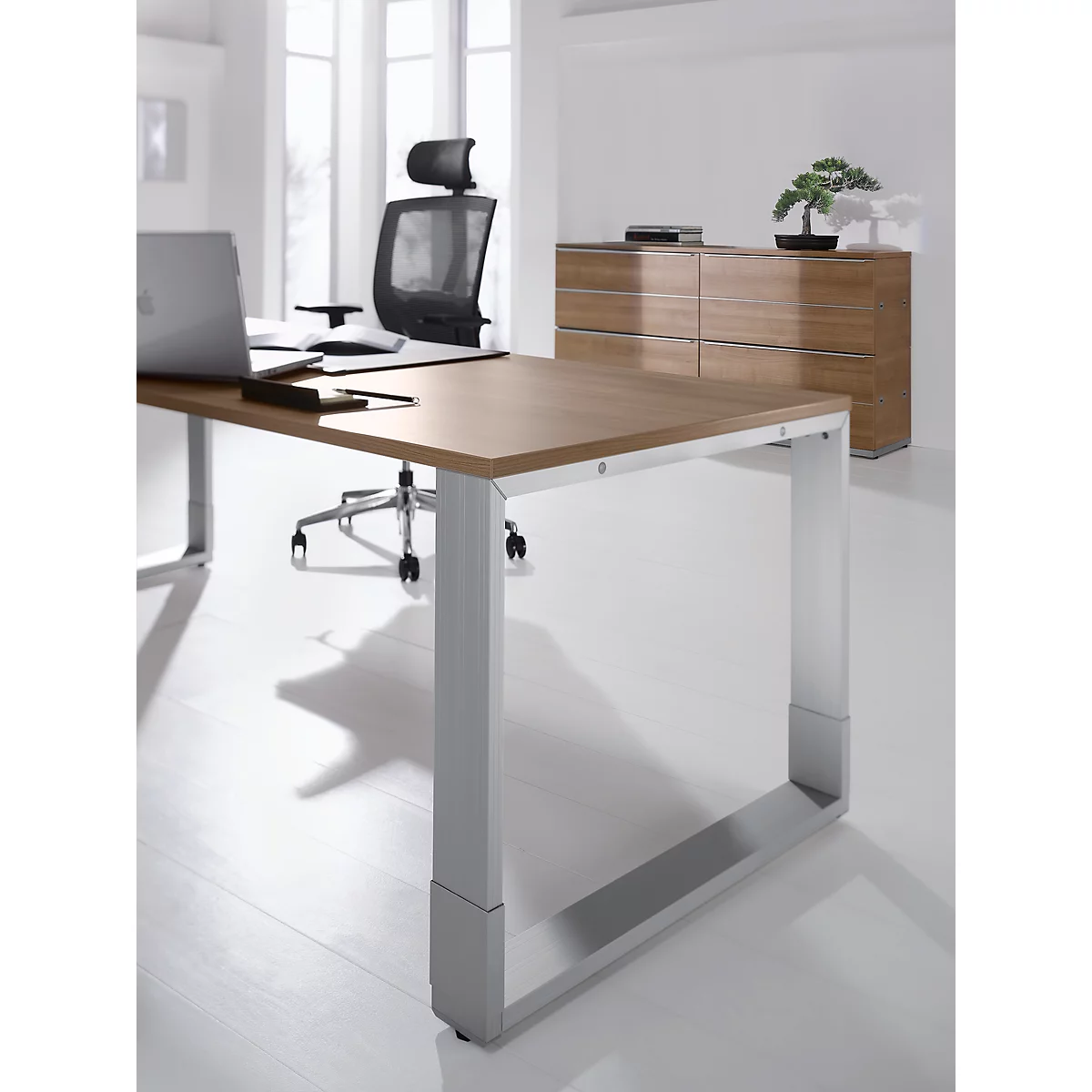 Schreibtisch QUANDOS BOX, Kufengestell, Rechteck, B 2000 x T 900 x H 720 - 820 mm, Kirsche Romana 