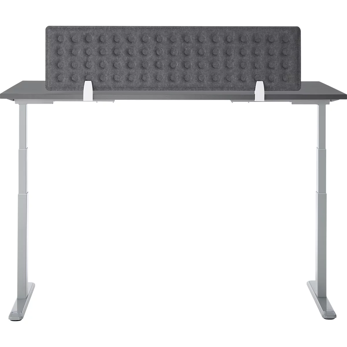 Grauer höhenverstellbarer Schreibtisch mit grauer Akustikwand.