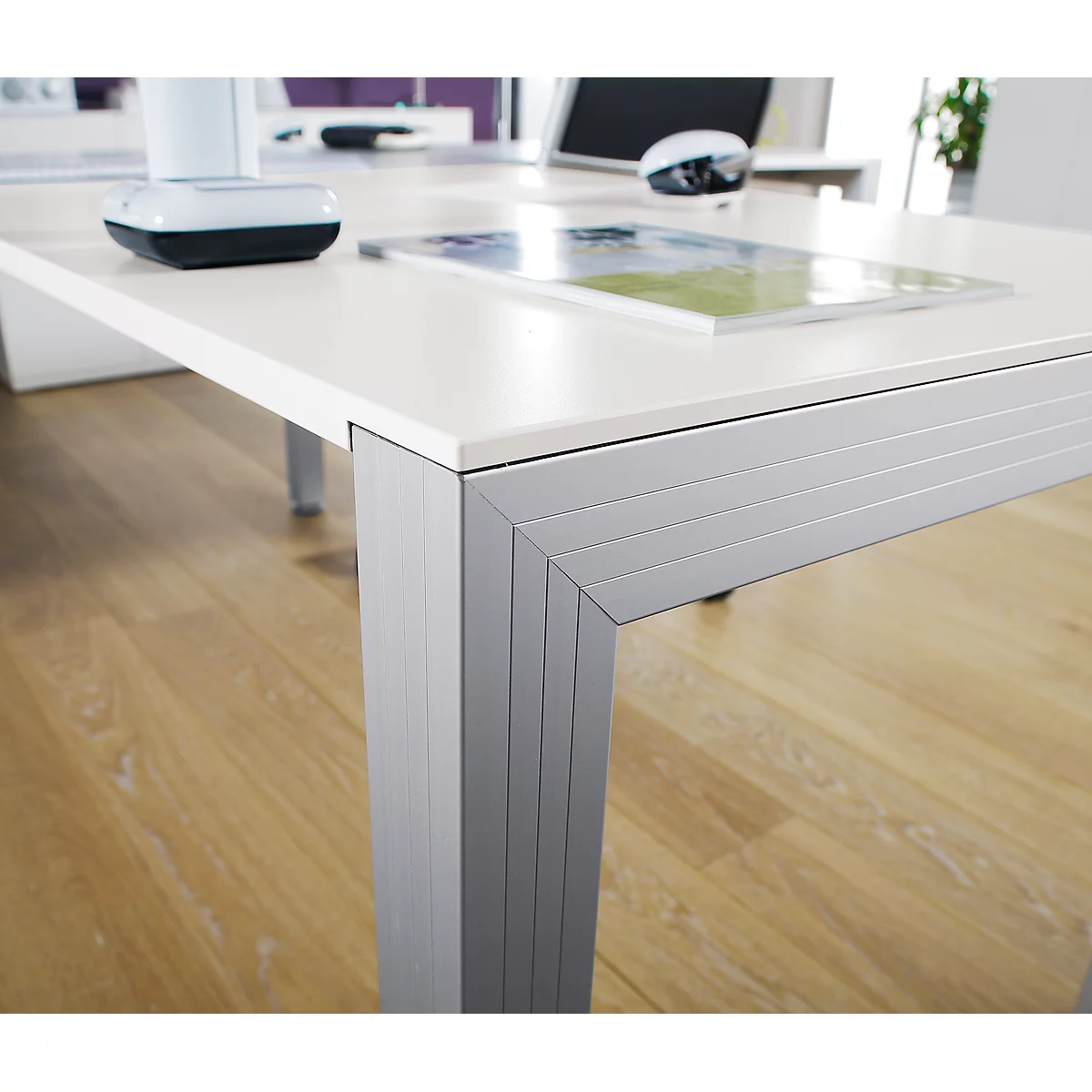 Schreibtisch SOLUS PLAY, 4-Fuß, höhenverstellbar, B 1600 x T 800 x H 720 - 820 mm, weiß