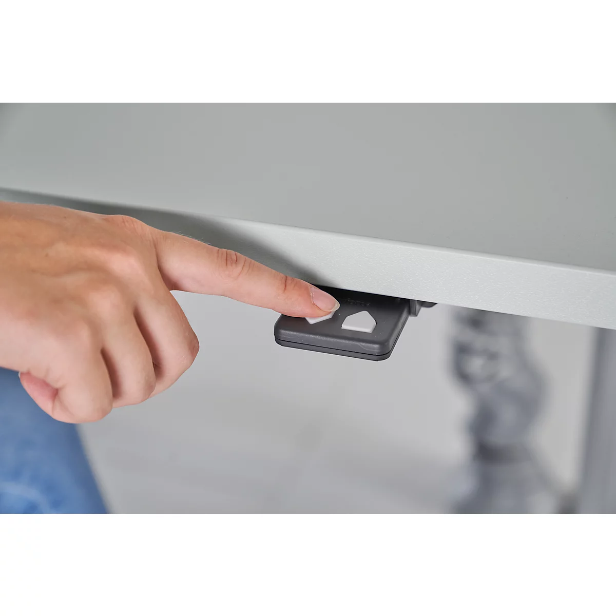 Schreibtisch Standard, elektrisch höhenverstellbar, Rechteck, C-Fuß, B 1200 x T 800 x H 725-1185 mm, Buche-Dekor/anthrazit