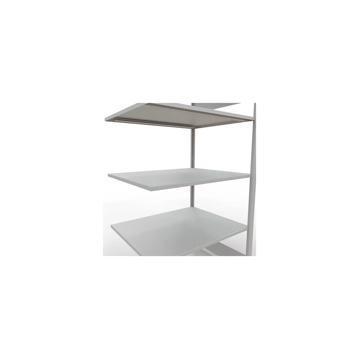 Grijze metalen planken met meerdere niveaus, hoekopname tegen een witte achtergrond.