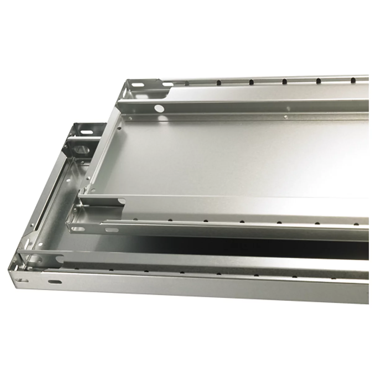 Verschillende metalen planken met rijen gaten, in elkaar gestoken. De randen zijn gevouwen.