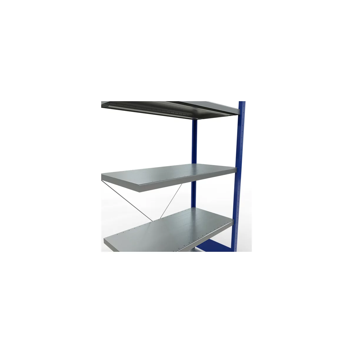 Een metalen opslagrek met zilveren planken en blauwe steunen. De achtergrond is wit.