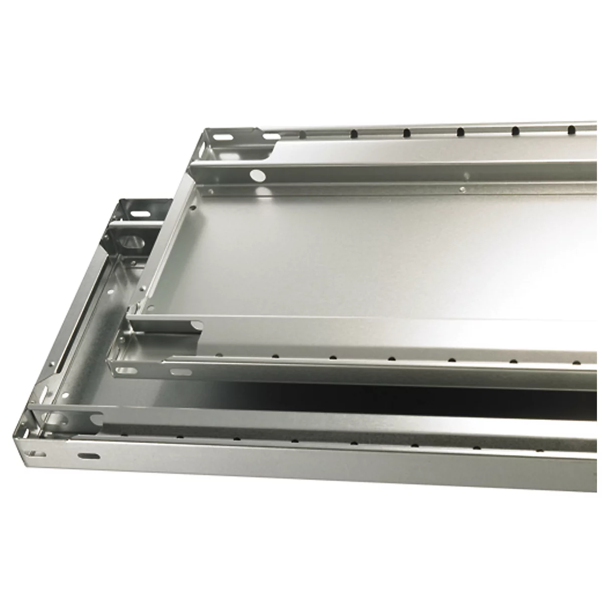 Nahaufnahme von mehreren Metallplatten in Silber. Sie weisen rechteckige Formen, Löcher und andere mechanische Details auf.