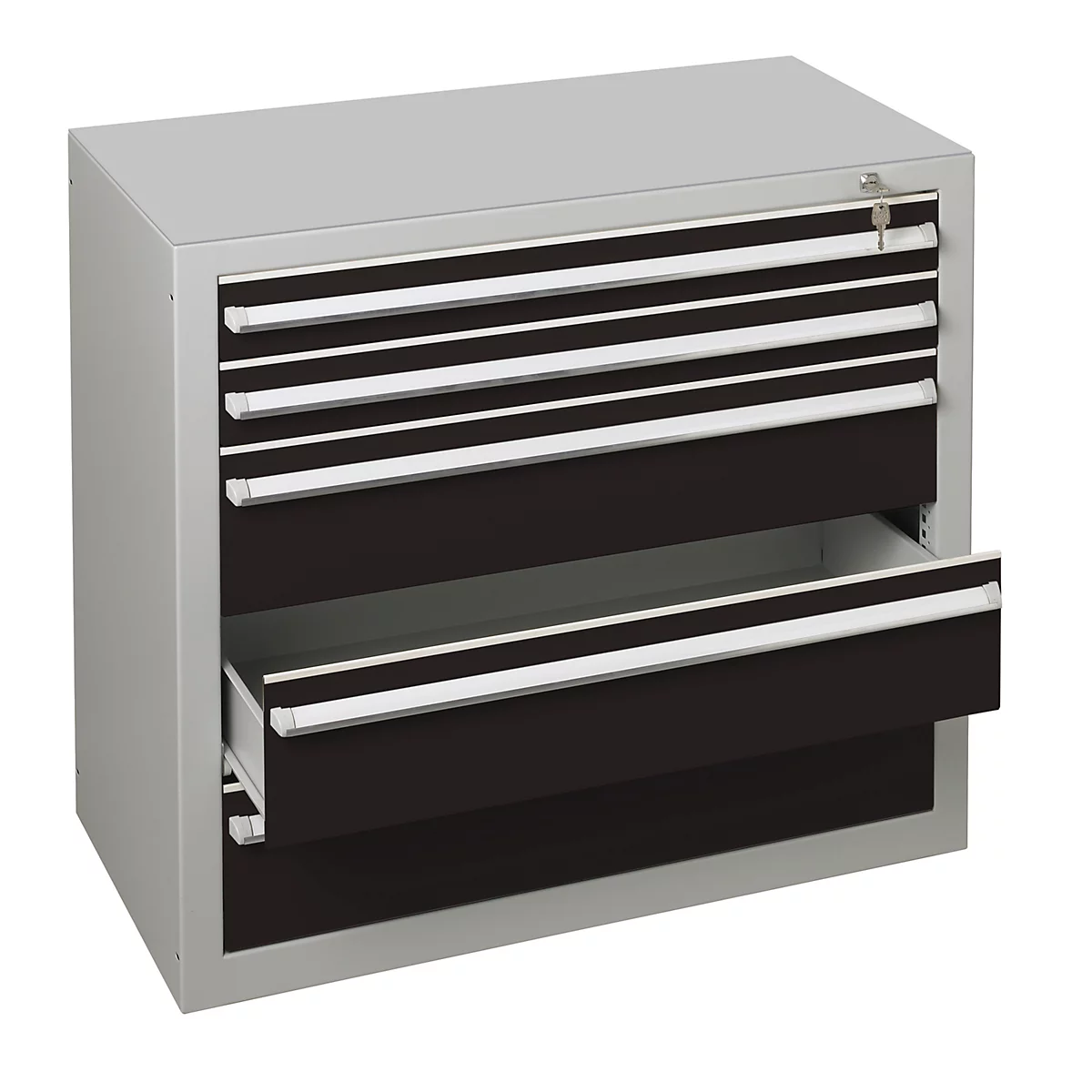 Armoire à outils grise avec tiroir ouvert. Tiroirs foncés avec poignées blanches.