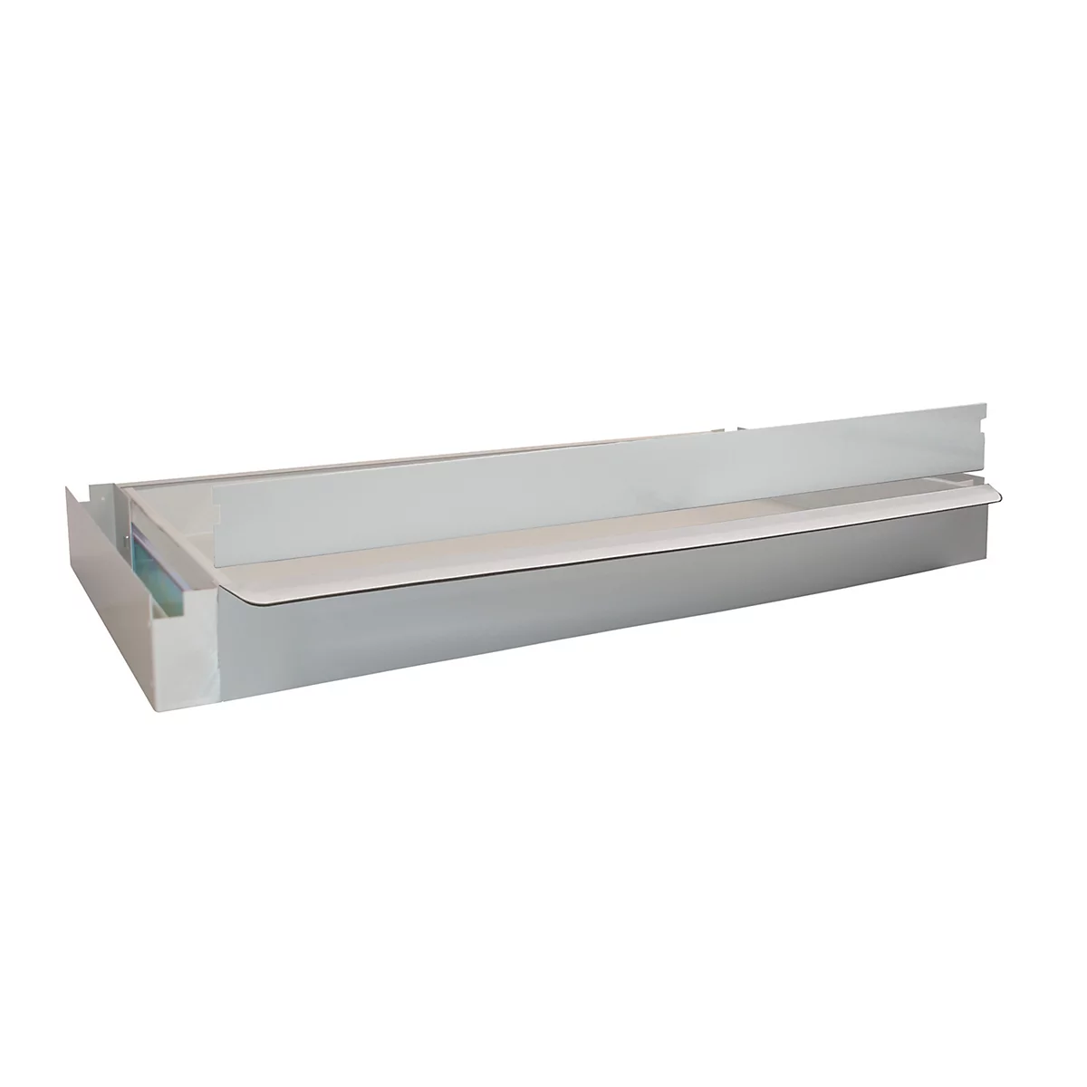 Une pièce métallique grise et allongée avec une étagère étroite et blanche. Les bords sont coupés proprement.