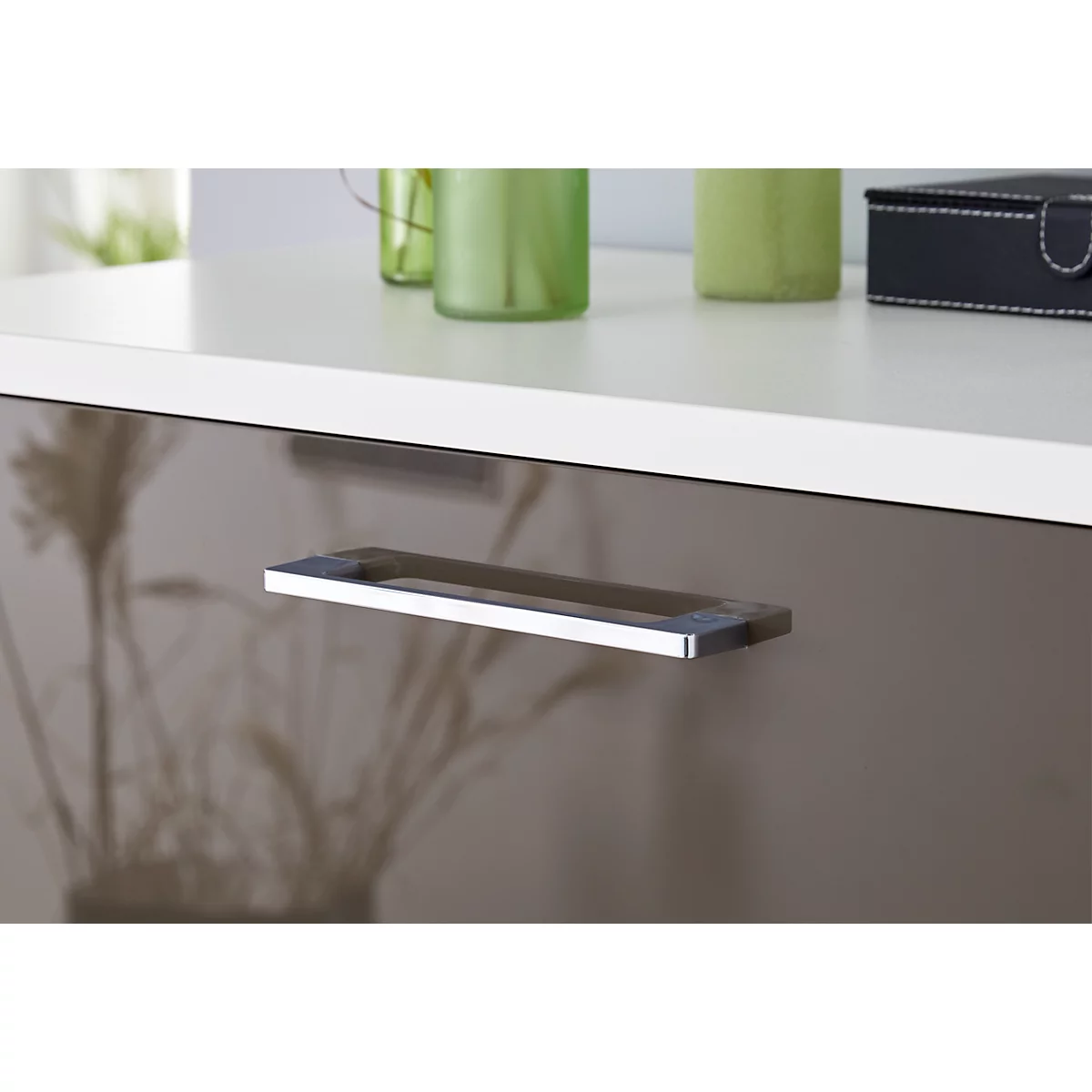 Secretaresse, ideaal voor thuiskantoor, uitklapbaar schrijfblad, 2 vakken achter vleugeldeuren, zwenkwielen, hout, B 900 x D 450 x H 1200 mm, wit/wit