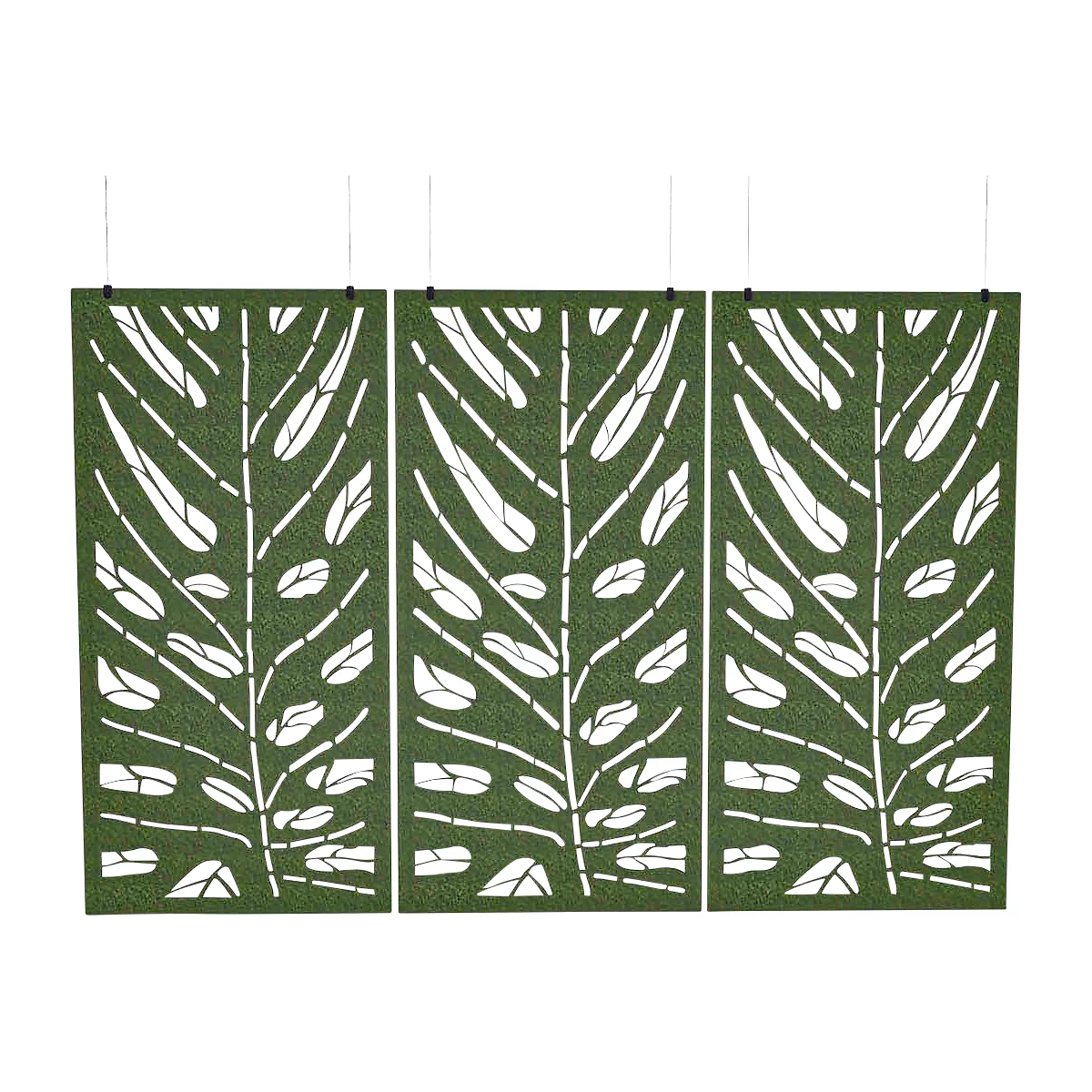 Trois panneaux de feuilles vertes avec des découpes en forme de feuilles blanches suspendus à des cordes noires.
