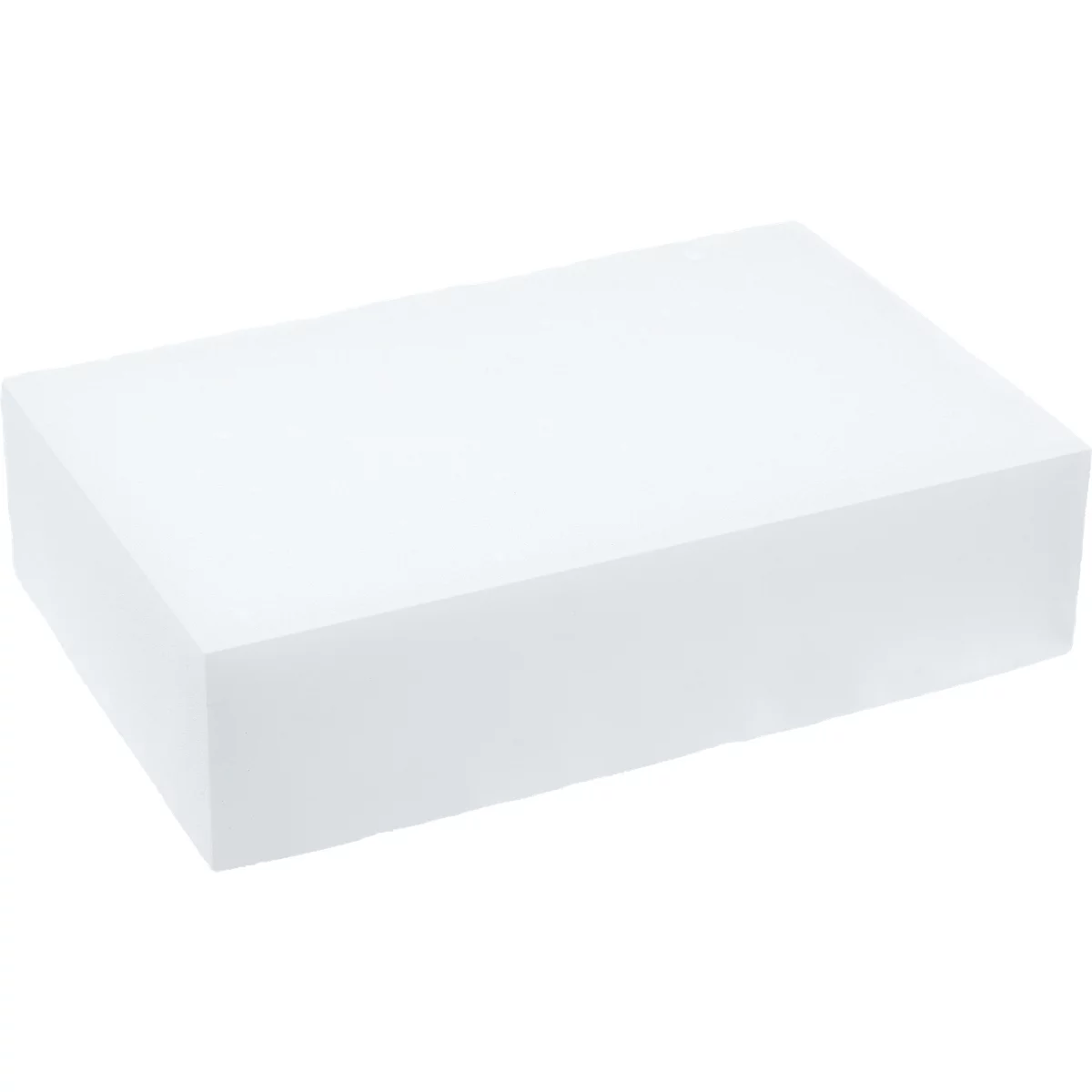Boîte blanche rectangulaire sur fond blanc. Bords clairement définis et surface propre.