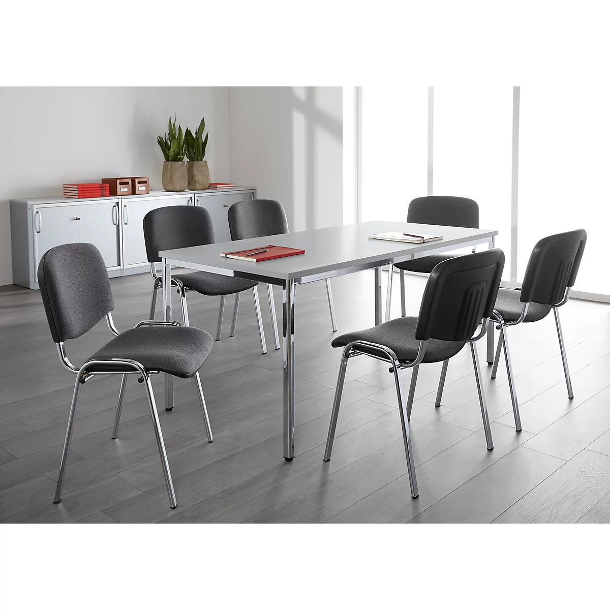 Set van 6 ISO BASIC stoelen, antraciet stof en 1 tafel 1600 x 800 mm, lichtgrijs