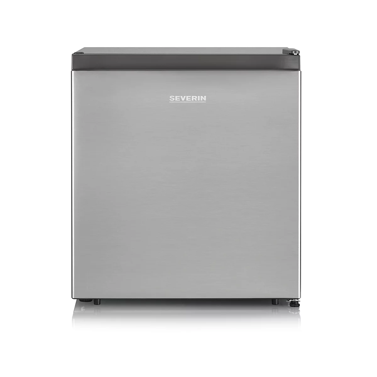 Kleine zilveren koelkast met de tekst SEVERIN, tegen een witte achtergrond.