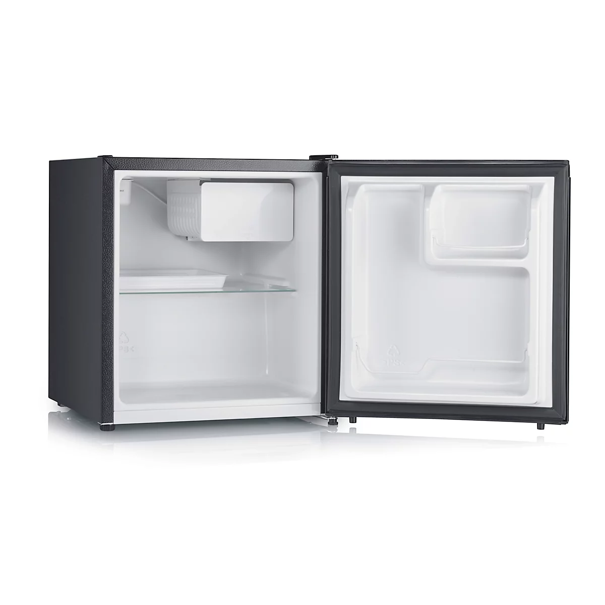 Kleiner, offener Kühlschrank mit weißem Innenraum. Die Tür ist offen und zeigt die Innenausstattung mit Ablagefläche und Gefrierfach.