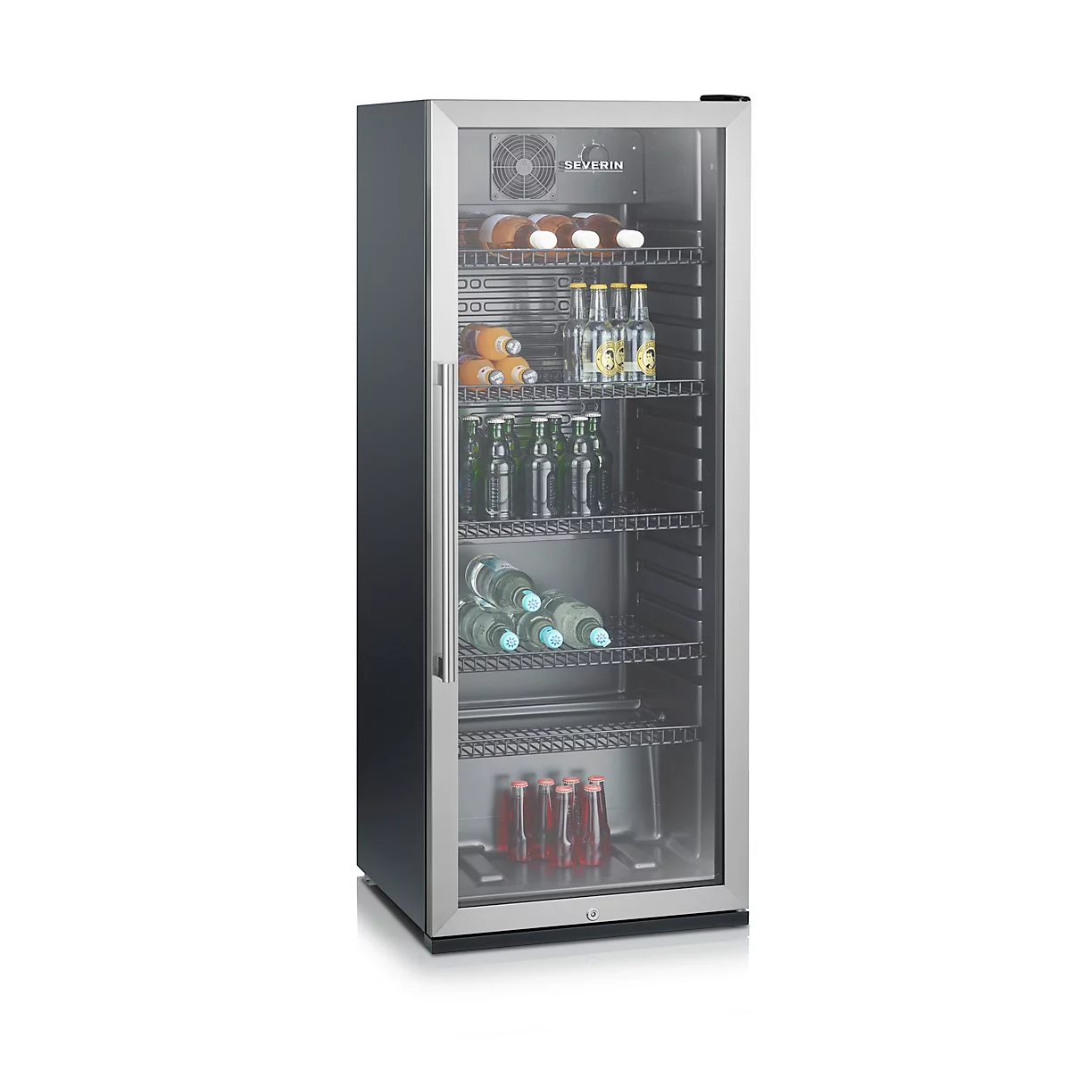 Réfrigérateur à façade vitrée, rempli de boissons. Des boissons telles que des bouteilles, des jus de fruits et des bouteilles d'eau sont présentées.