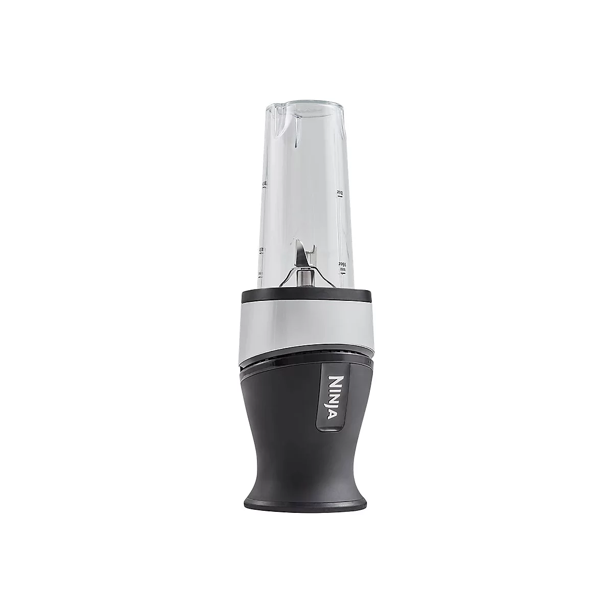 Schwarzer Ninja Standmixer mit transparentem Mixbecher und silbernem Mittelteil vor weißem Hintergrund.